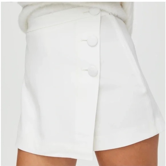Aritzia Babaton colin Skort size 8 medium beige shorts - Picture 2 of 9